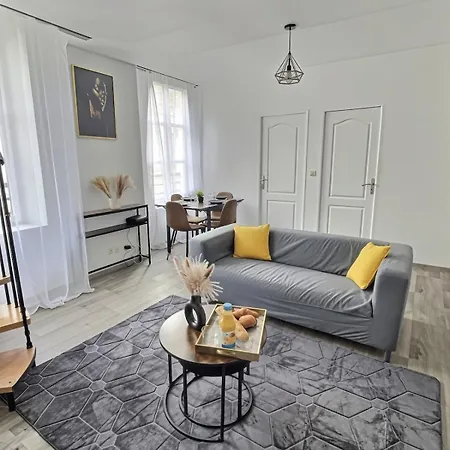 Le Duplex Familial De *